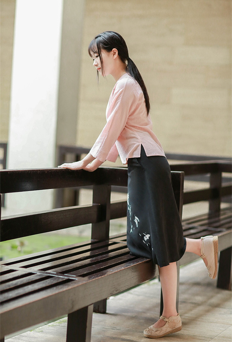 匠心啟航閱讀設(shè)計(jì)刺繡漢元素交領(lǐng)棉麻上衣