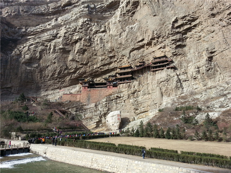 懸空寺半天高，三根馬尾空中吊