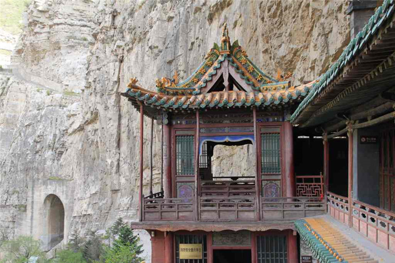 懸空寺半天高，三根馬尾空中吊