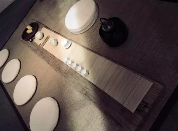 品茶牌佛之常用物，蒲團(tuán)