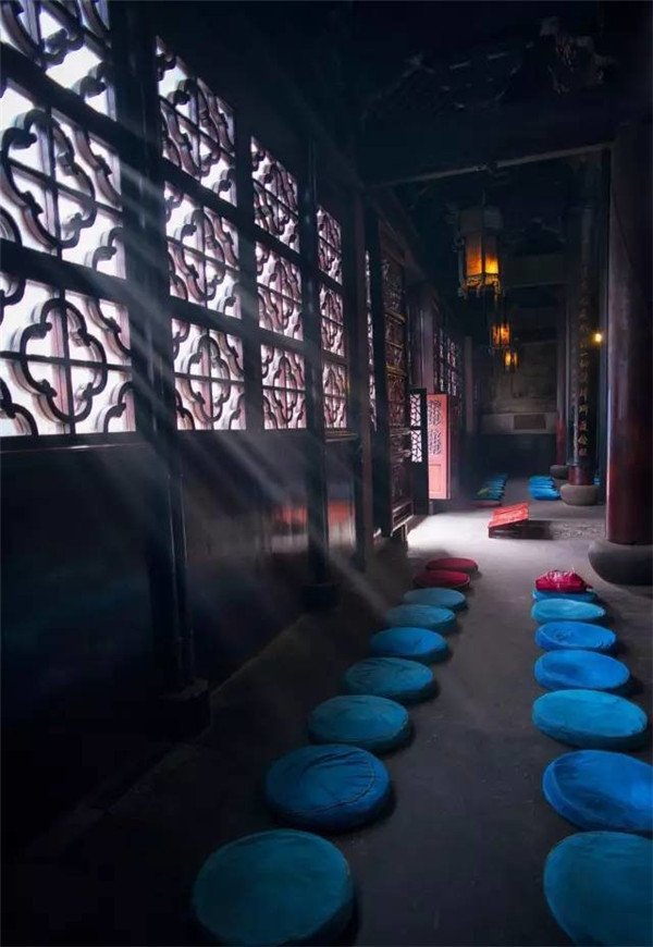 品茶牌佛之常用物，蒲團