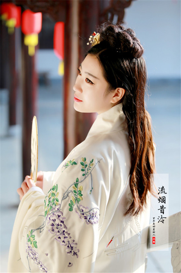 閨蜜漢服滿繡明制披風