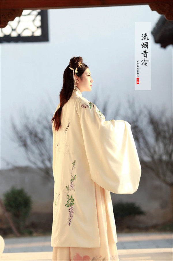 閨蜜漢服滿繡明制披風