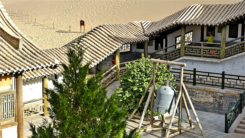 敦煌奇觀(guān)美麗月牙泉