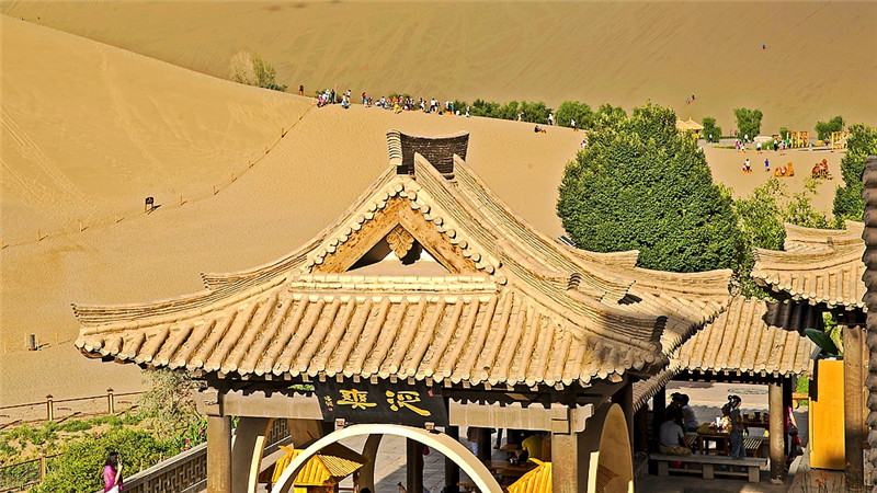 敦煌奇觀(guān)美麗月牙泉