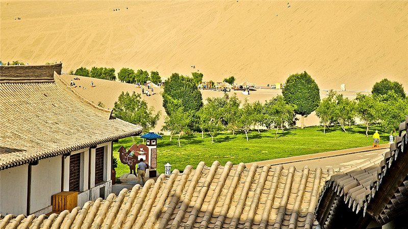 敦煌奇觀(guān)美麗月牙泉