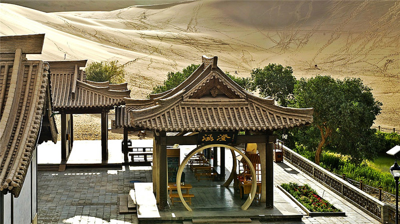 敦煌奇觀(guān)美麗月牙泉