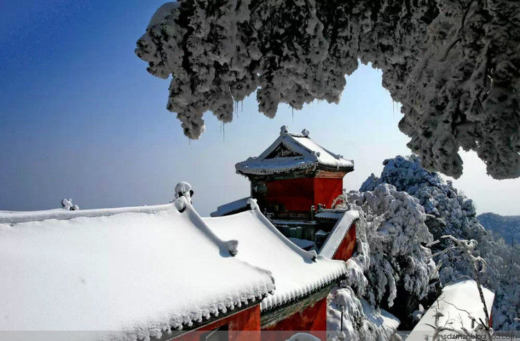 武當(dāng)山千里冰封萬(wàn)里雪飄