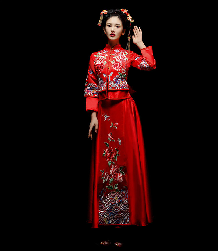 中式新娘禮服嫁衣，龍鳳褂富貴牡丹