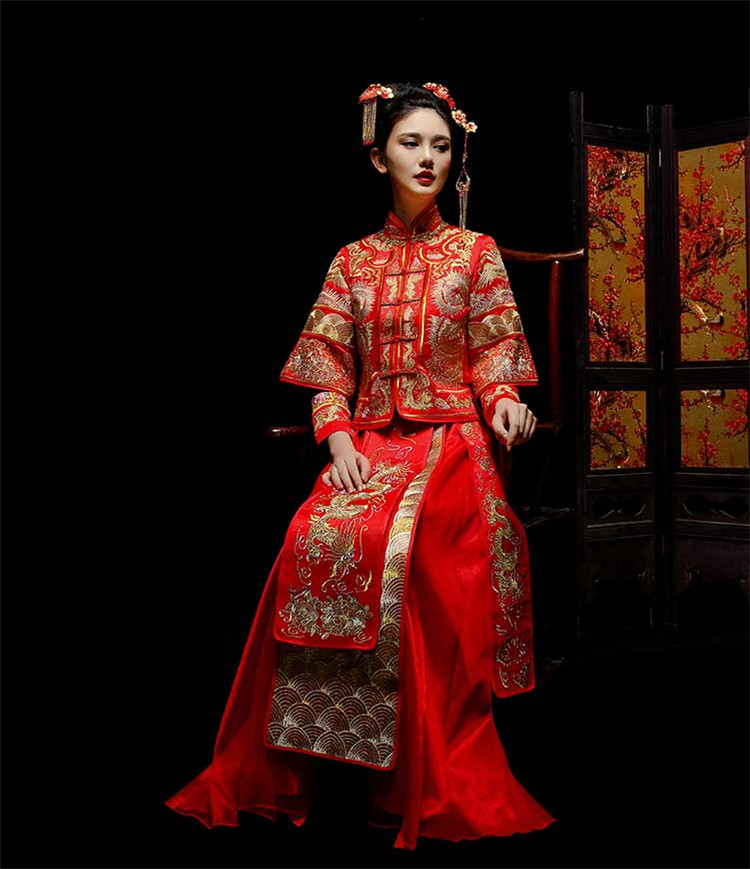 新娘中式紅裝禮服，龍鳳繡花唐裝