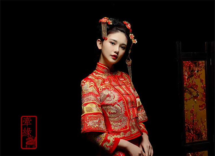 新娘中式紅裝禮服，龍鳳繡花唐裝