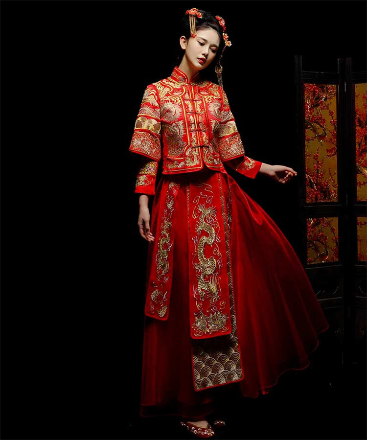 新娘中式紅裝禮服，龍鳳繡花唐裝