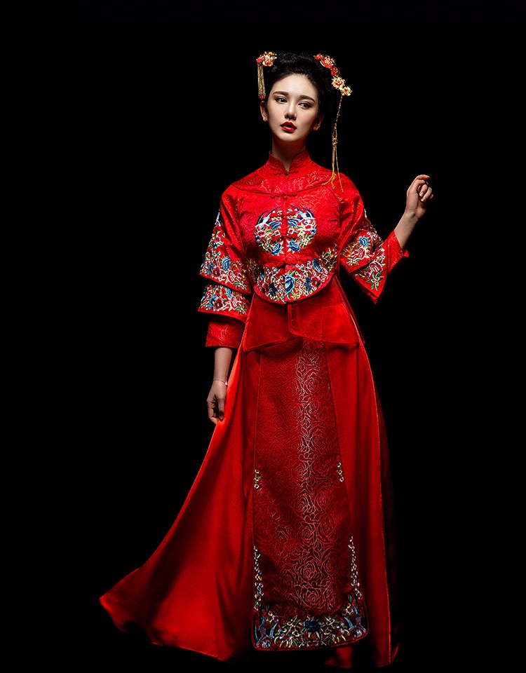 中國古典元素刺繡新娘禮服，敬酒服長袖春裝