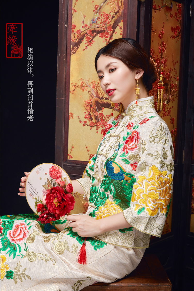 復(fù)古中式白色孔雀刺繡禮服，唐裝刺繡精美龍鳳