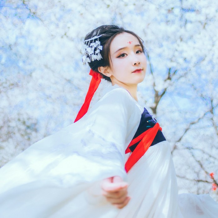 花容月貌古風(fēng)女子頭像，秀雅匠心啟航閱讀qq頭像