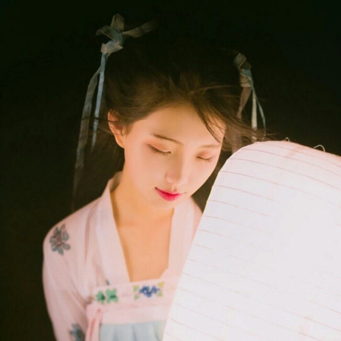 花容月貌古風(fēng)女子頭像，秀雅匠心啟航閱讀qq頭像