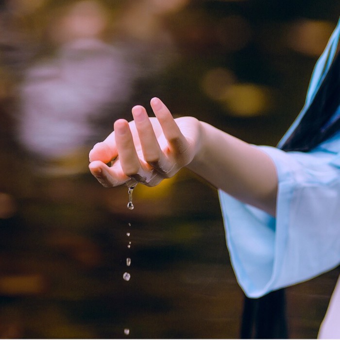 玉手撫枝古風(fēng)頭像，唯美女子纖手頭像