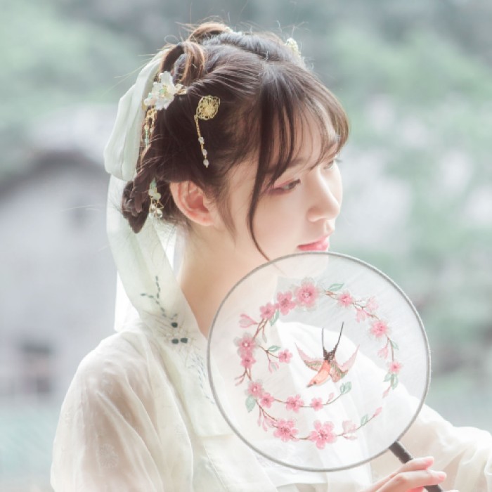 嬌俏女子古風(fēng)唯美頭像，淡掃峨眉真人女生頭像