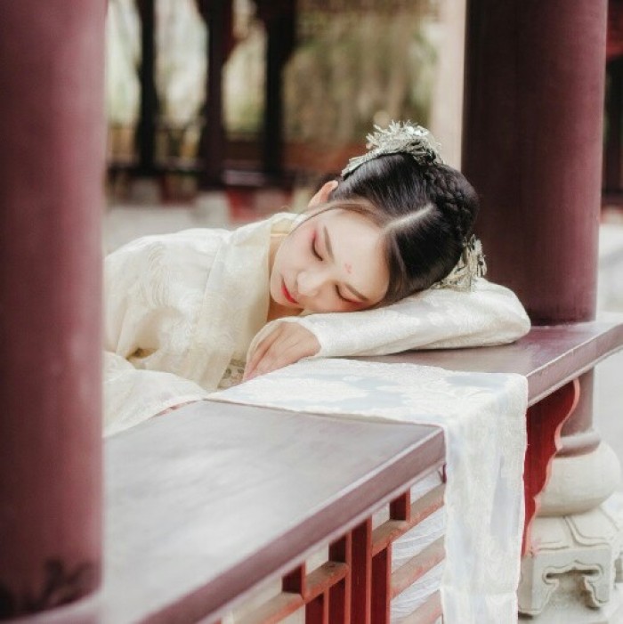 粉妝玉琢的女子古風(fēng)頭像，匠心啟航閱讀女生頭像