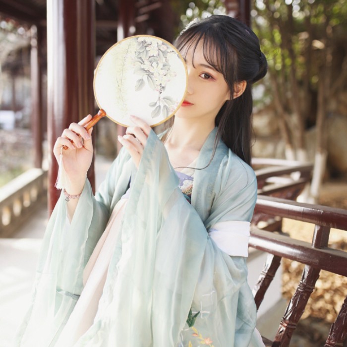 粉妝玉琢的女子古風(fēng)頭像，匠心啟航閱讀女生頭像