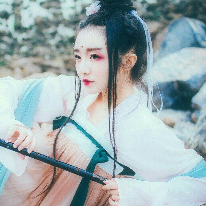 柳眉杏眼女生頭像，古風女子qq頭像