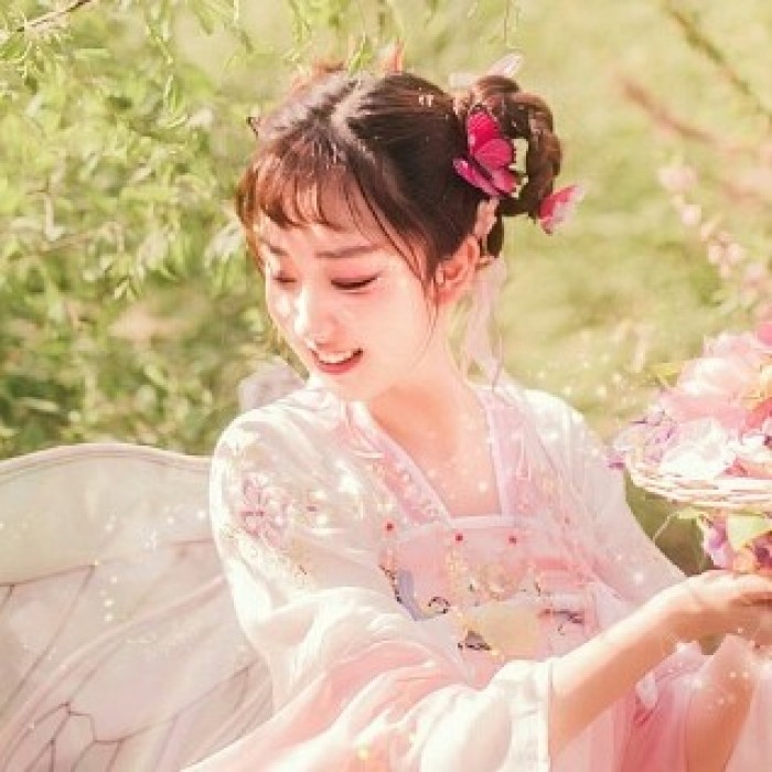 柳眉杏眼女生頭像，古風女子qq頭像