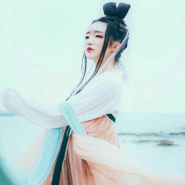 柳眉杏眼女生頭像，古風女子qq頭像