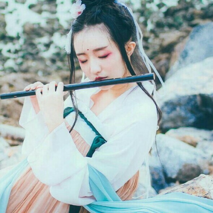 柳眉杏眼女生頭像，古風女子qq頭像