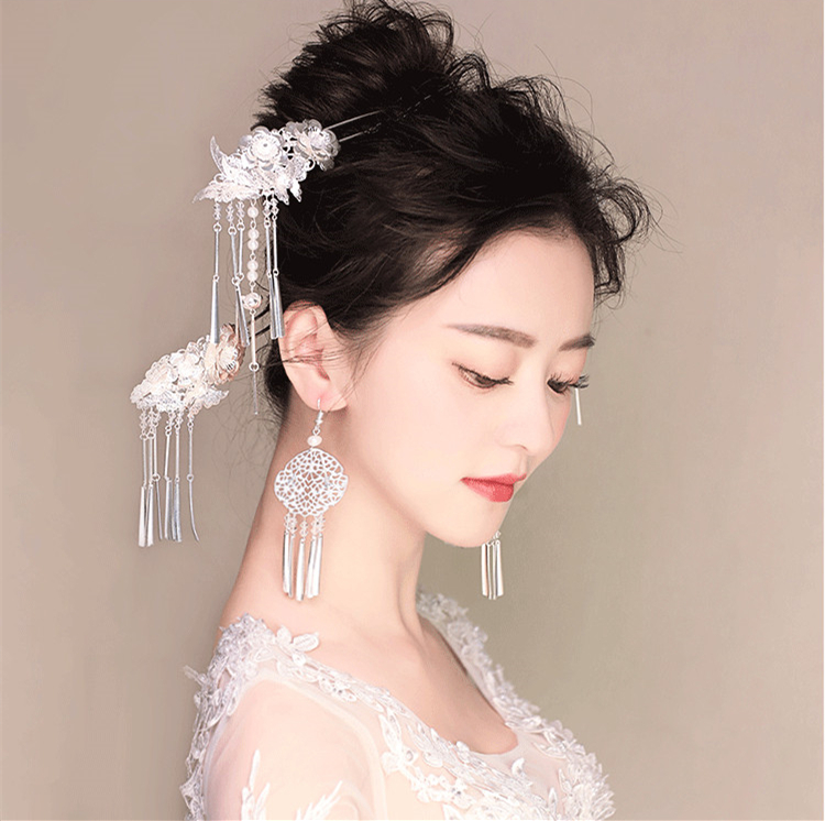 匠心啟航閱讀銀白色步搖，新文藝復(fù)古發(fā)簪