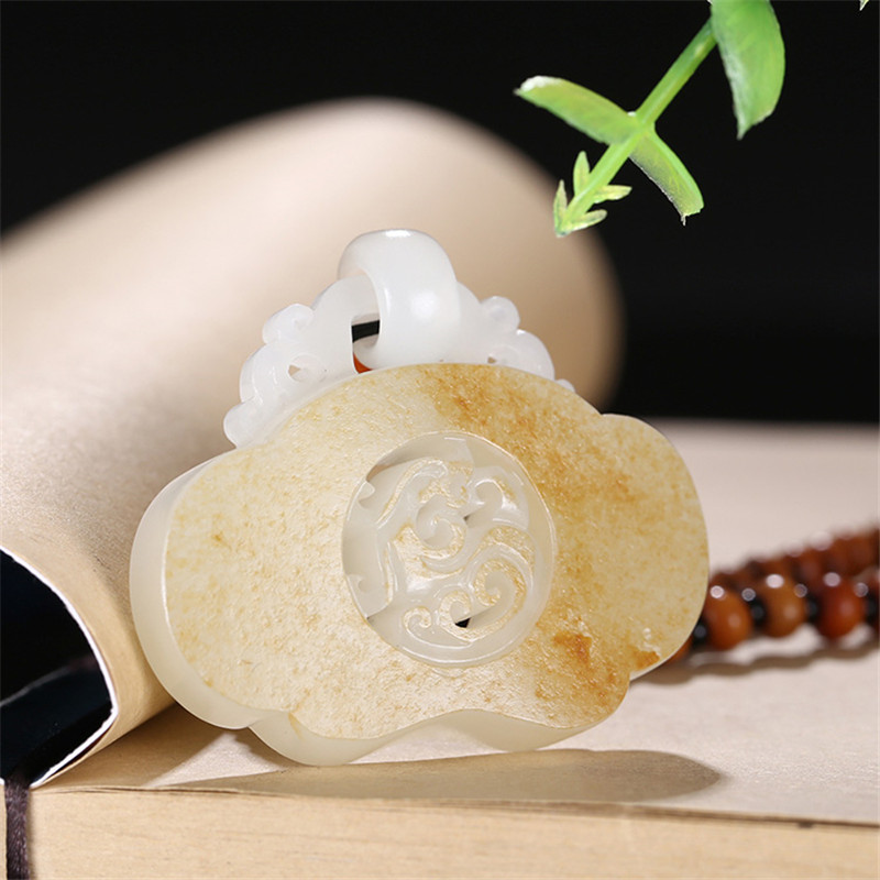 新疆和田羊脂玉龍騰掛件，龍騰富貴財源滾滾