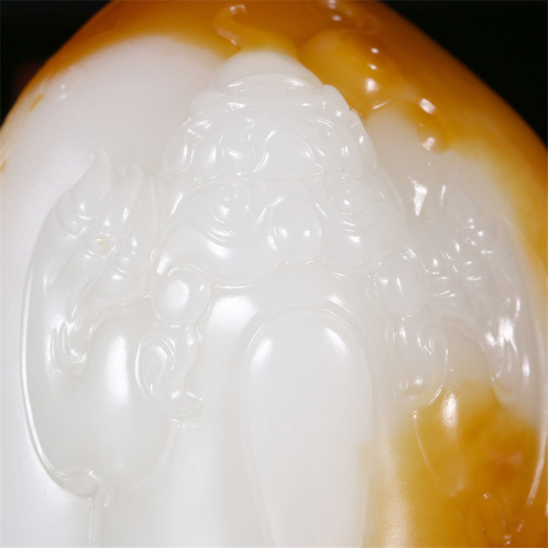 瑞獸納吉新疆和田玉手把件，精致白玉籽料雕刻