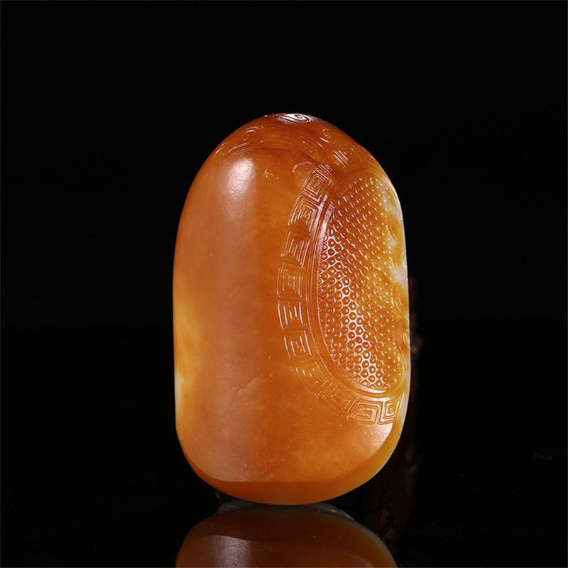 瑞獸納吉新疆和田玉手把件，精致白玉籽料雕刻