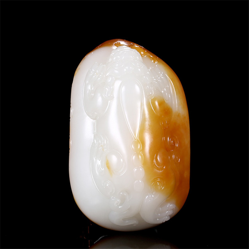 瑞獸納吉新疆和田玉手把件，精致白玉籽料雕刻