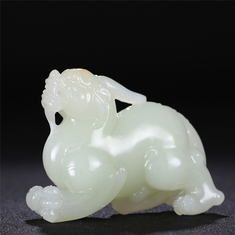 貔貅和田玉手把件，天然籽料真皮手玩件