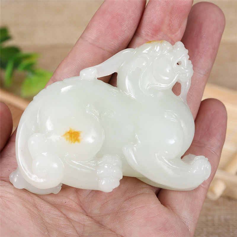 貔貅和田玉手把件，天然籽料真皮手玩件