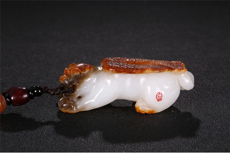 神獸飛虎手把件掛件，天然白玉手玩件玉石小擺