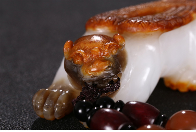 神獸飛虎手把件掛件，天然白玉手玩件玉石小擺