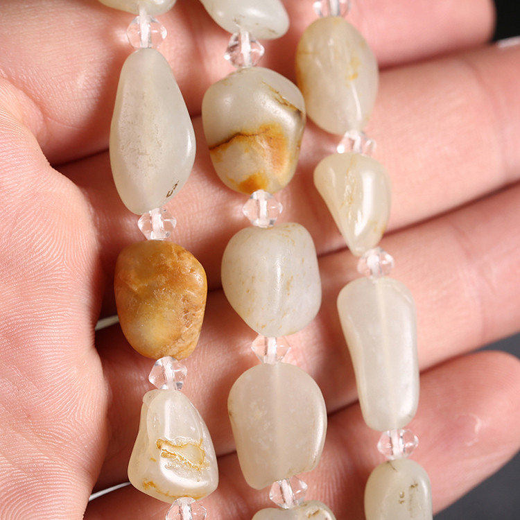 和田玉原石獨(dú)籽項(xiàng)鏈，玉石毛衣鏈?zhǔn)执? src="/yuedu/d/file/bigpic/190404/04/14-1FQQ45404-50.jpg" / data-dG0i="Q20AfO"><img alt=