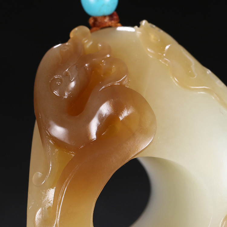 游龍?zhí)煜潞吞镉穹鹿艗旒?，白玉生肖龍?xiàng)鏈掛墜