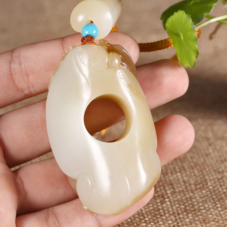 游龍?zhí)煜潞吞镉穹鹿艗旒?，白玉生肖龍項鏈掛? src="/yuedu/d/file/bigpic/190404/04/14-1FQQ52312.jpg" / data-agB4="37algf"><img alt=