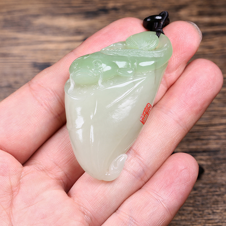和田翠青玉山料魚掛墜，玉墜蓮蓬玉石項鏈