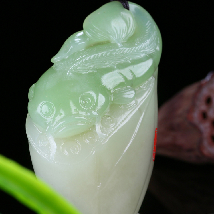 和田翠青玉山料魚掛墜，玉墜蓮蓬玉石項鏈