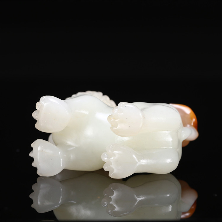 天然籽料真皮獅子手玩件，百獸之王白玉擺件