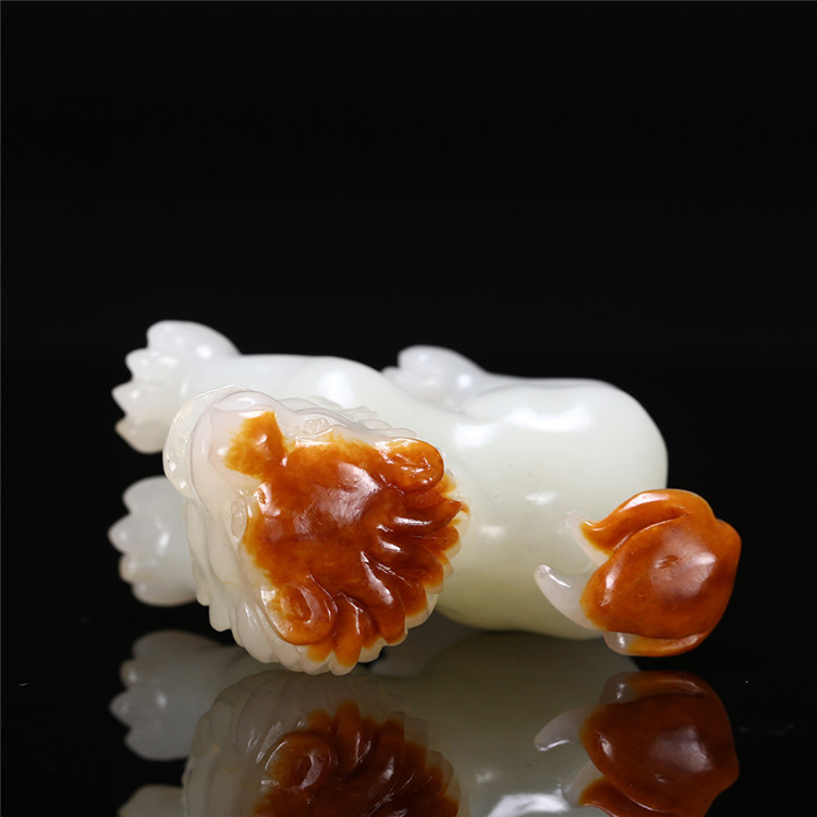 天然籽料真皮獅子手玩件，百獸之王白玉擺件