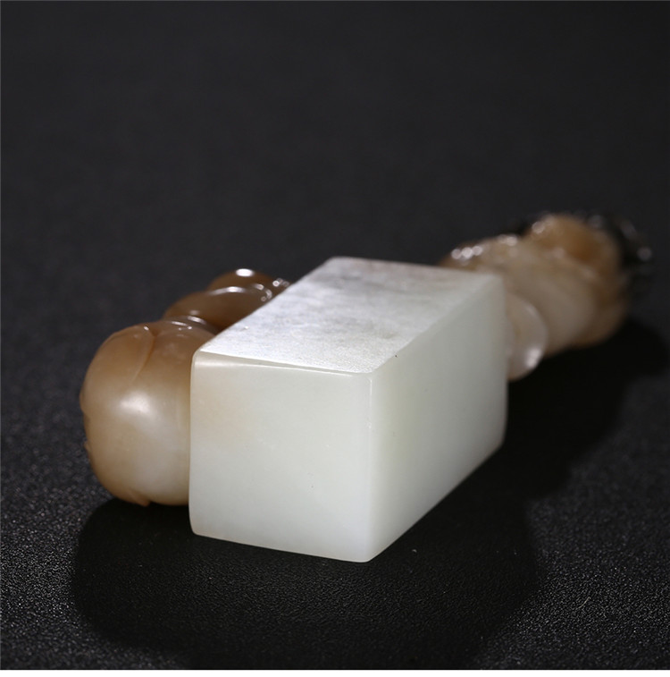 童子拜觀音白玉印章，立體圓雕和田玉手把件