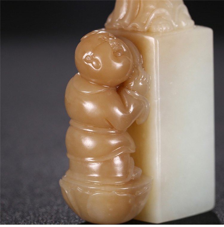 童子拜觀音白玉印章，立體圓雕和田玉手把件