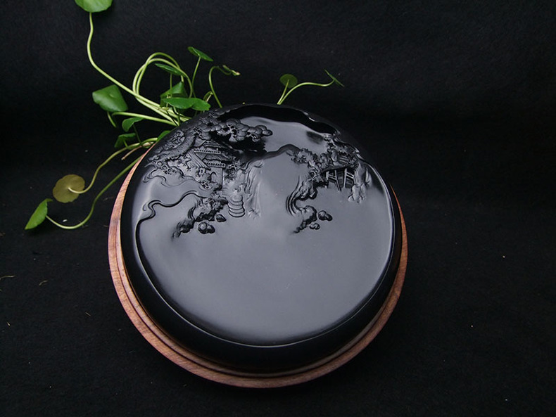 歙硯雕刻精致山水硯臺(tái)，精品老坑龍尾硯