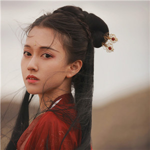 紅衣冷艷古風(fēng)女子真人頭像，女生古風(fēng)qq頭像