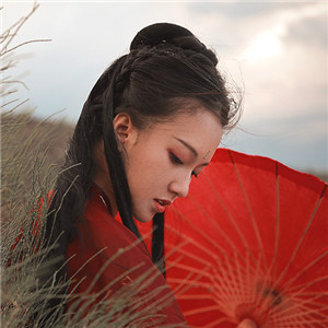 紅衣冷艷古風(fēng)女子真人頭像，女生古風(fēng)qq頭像