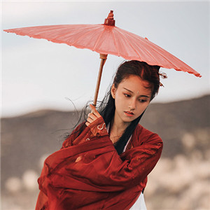 紅衣冷艷古風(fēng)女子真人頭像，女生古風(fēng)qq頭像